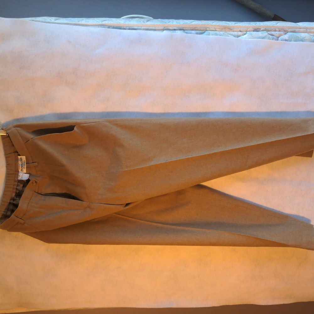 Womans tan slacks 100% wool Pendleton size like new